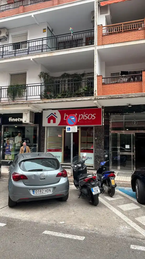 Local de alquiler en Calle Beethoven, Los Guindos - Parque Mediterráneo - Santa Paula