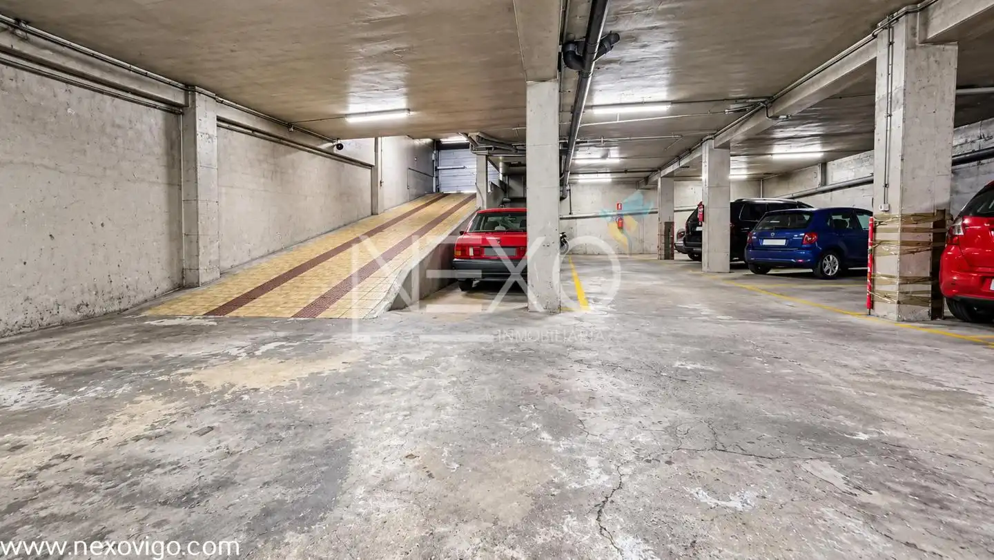 Parking de Piso en venta en Vigo  con Calefacción, Trastero y Amueblado