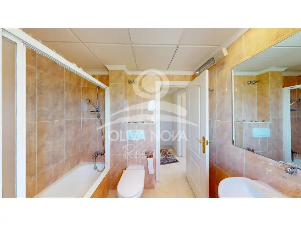 Bathroom of Attic for sale in Oliva  with Terrace, Swimming Pool and Furnished