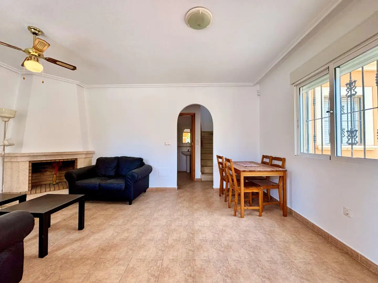 Sala d'estar de Casa o xalet en venda en Algorfa amb Jardí privat, Terrassa i Moblat