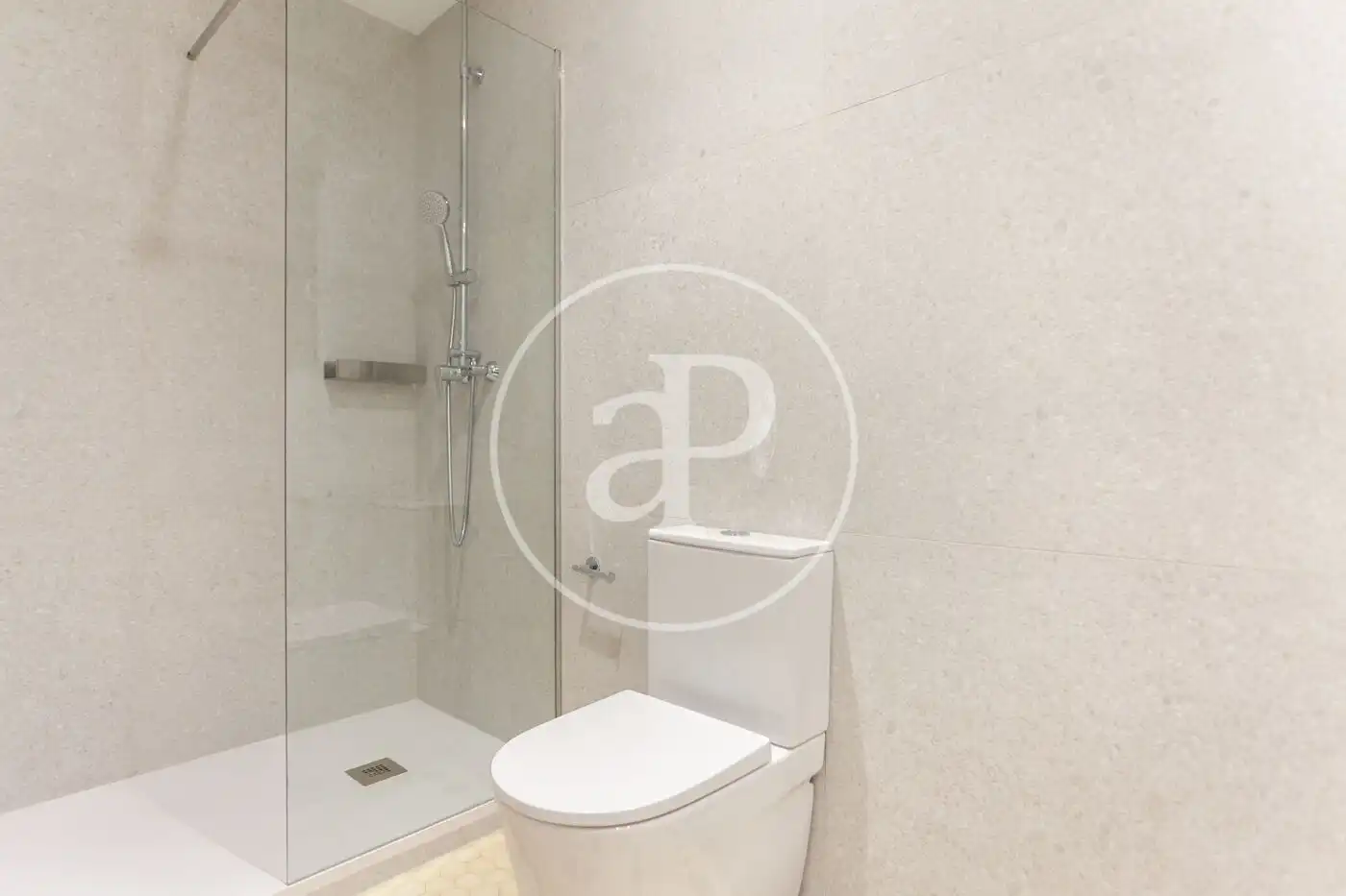 Baño de Piso en venta en Valencia con Aire acondicionado, Calefacción y Terraza