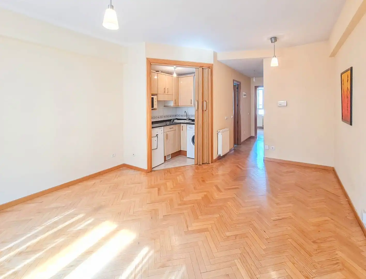 Cuina de Apartament de lloguer en Madrid amb Calefacció, Parquet i Forn