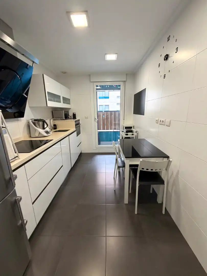 Cocina de Piso en venta en Barakaldo  con Trastero, Amueblado y Balcón