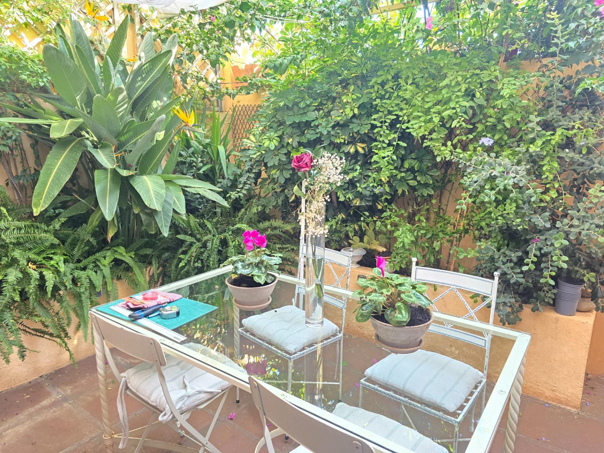 Jardí de Casa adosada en venda en Marbella amb Aire condicionat, Jardí privat i Terrassa