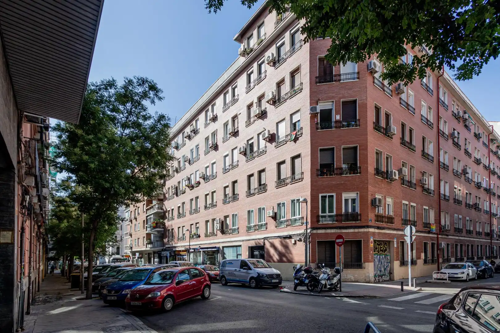Vista exterior de Planta baixa en venda en Madrid amb Aire condicionat, Calefacció i Moblat