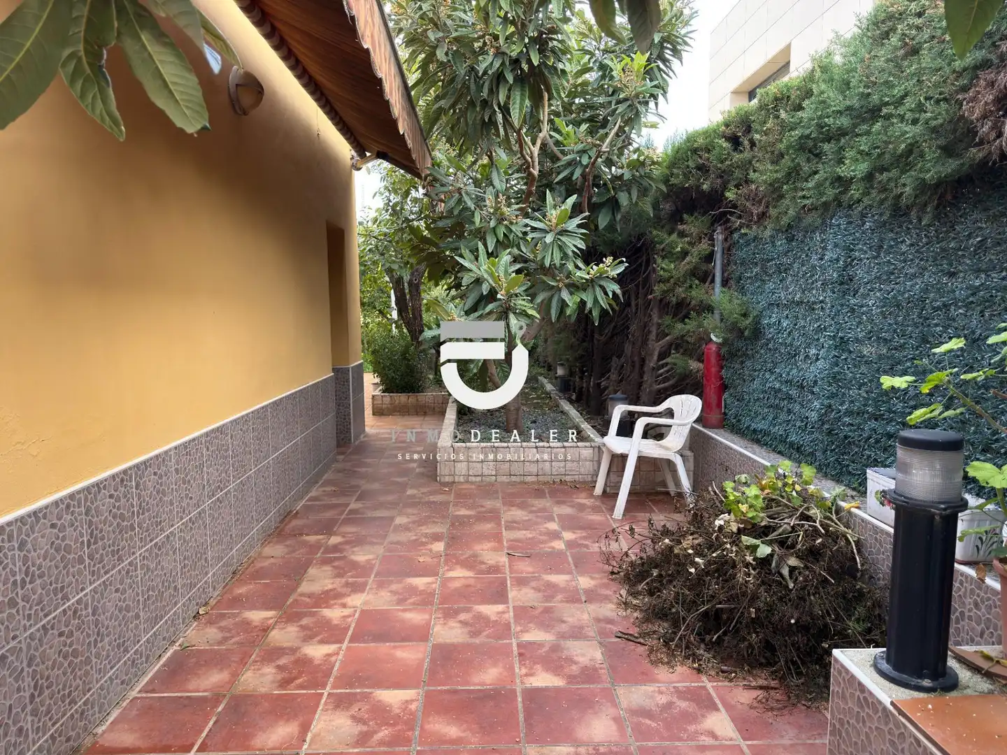 Vista exterior de Casa o xalet en venda en Oliva amb Jardí privat, Terrassa i Piscina
