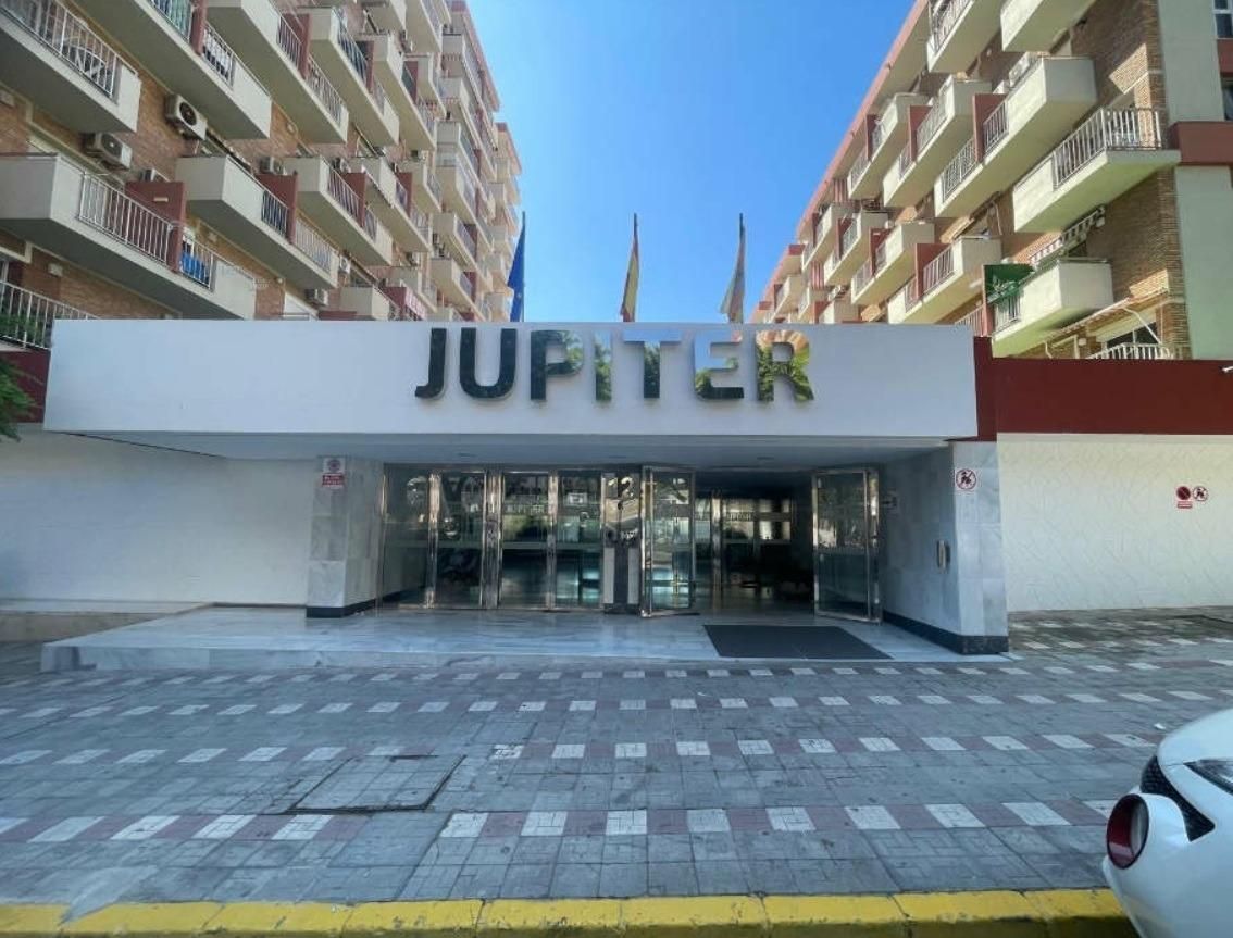 Vista exterior de Estudi en venda en Benalmádena amb Terrassa i Piscina comunitària