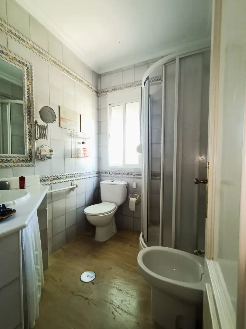 Baño de Casa o chalet en venta en Espartinas con Aire acondicionado, Jardín privado y Terraza