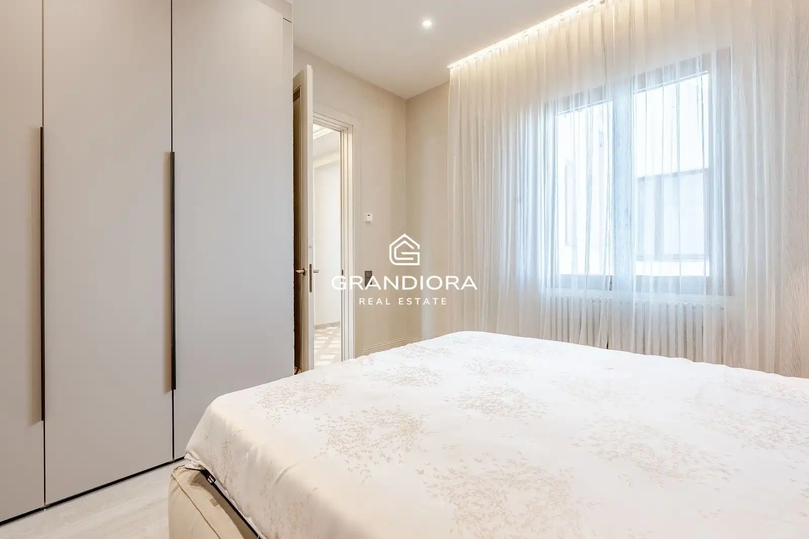 Habitación de Apartamento de alquiler en Badalona con Aire acondicionado, Calefacción y Amueblado