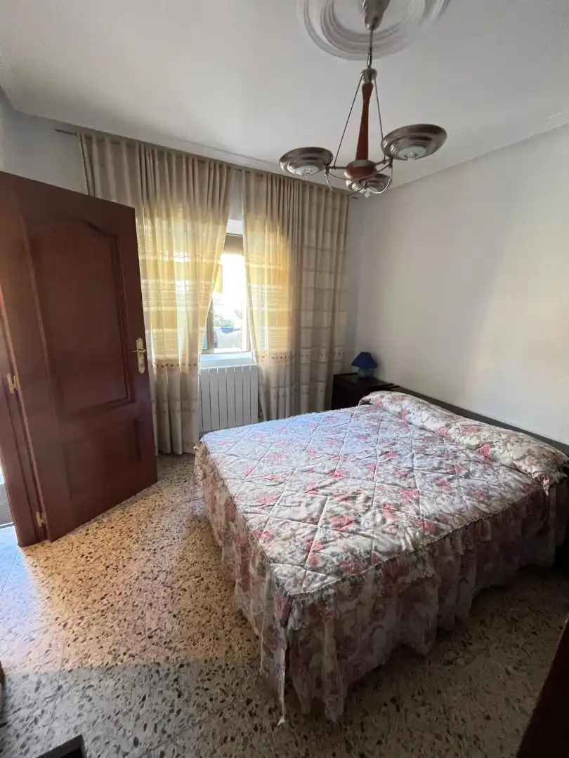 Dormitori de Casa o xalet en venda en La Parrilla  amb Calefacció, Terrassa i Traster