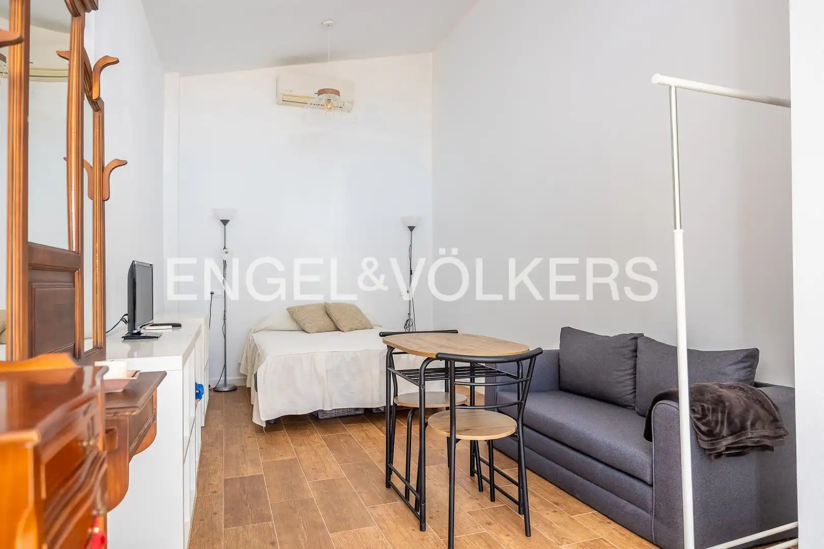 Balcony of Houses for sale in Valencina de la Concepción  with Air Conditioner, Heating and Private garden