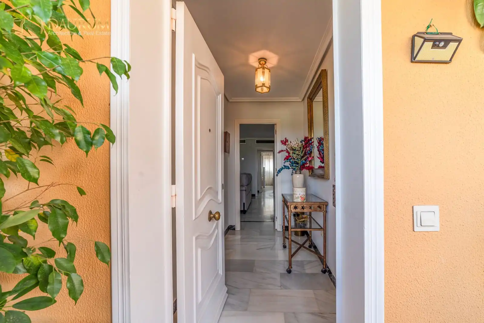 Maisonette zum Verkauf in San Juan de Aznalfarache mit Klimaanlage, Heizung und Terrasse