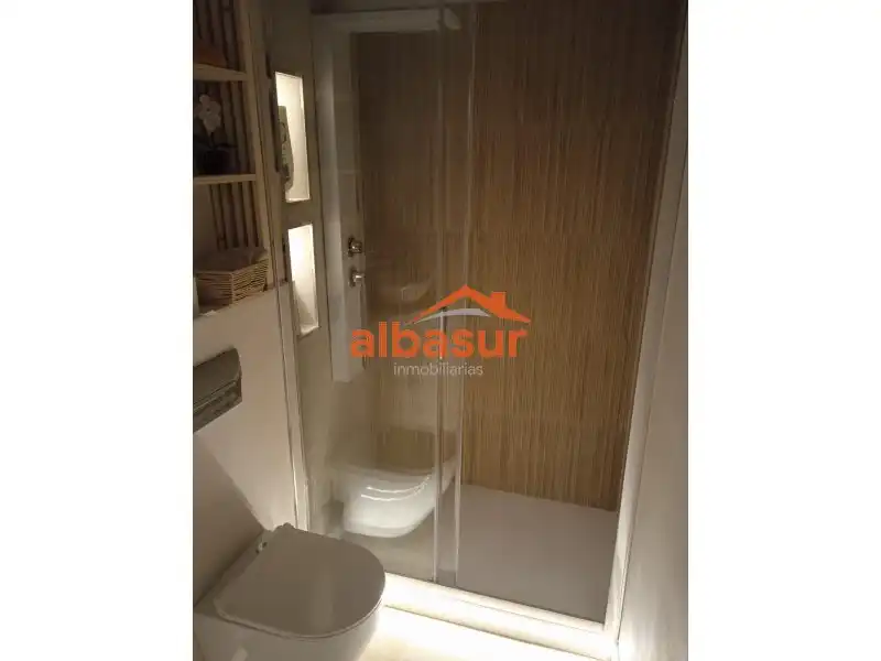 Bany de Pis de lloguer en Córdoba amb Moblat, Rentadora i Microones