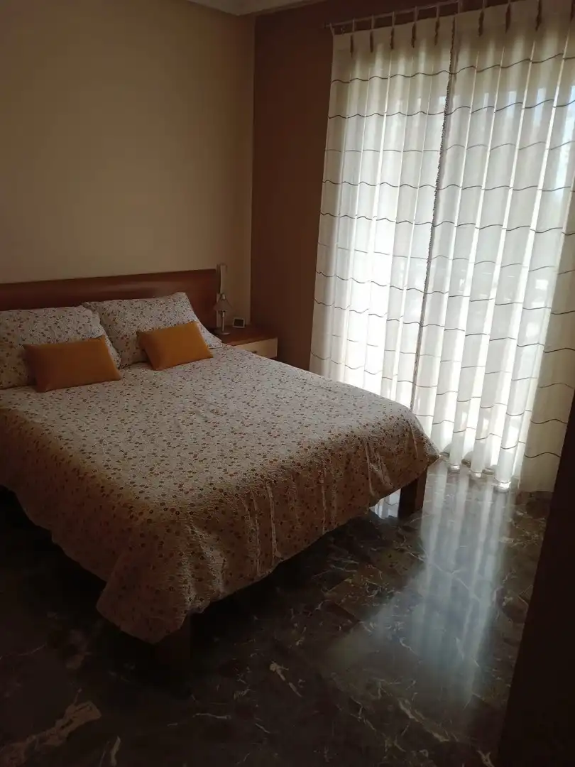 Habitación de Casa adosada de alquiler en Xirivella con Terraza y Amueblado