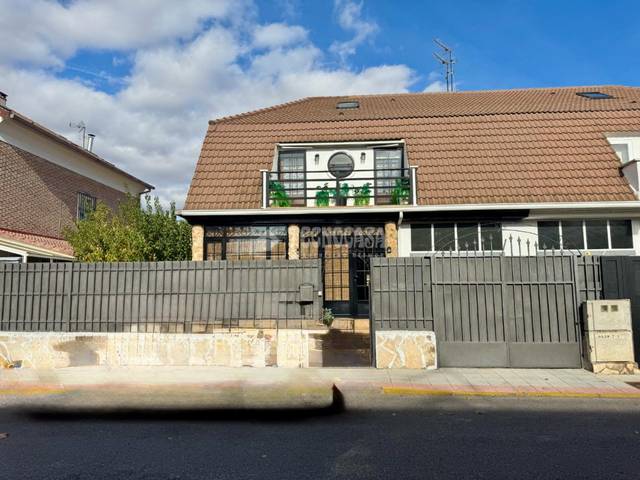 Casa adosada en Venta en Vallehermoso