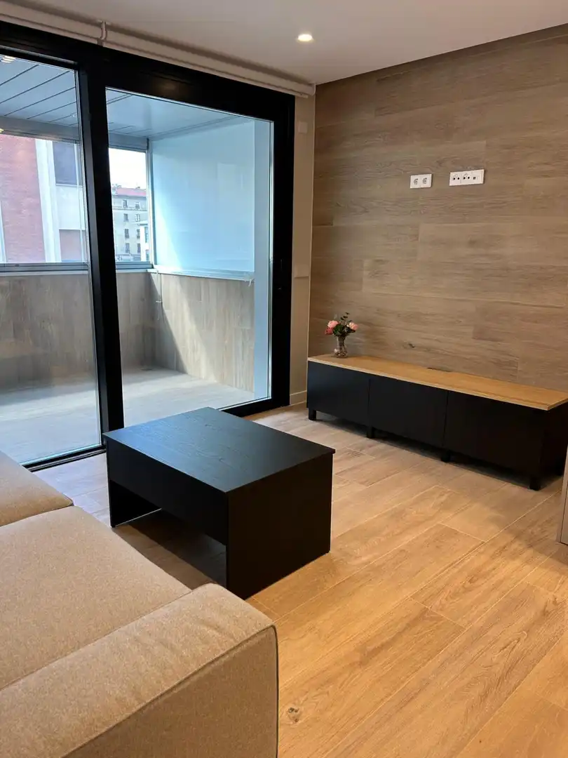 Wohnzimmer von Wohnung zur Miete in  Pamplona / Iruña mit Klimaanlage, Heizung und Terrasse