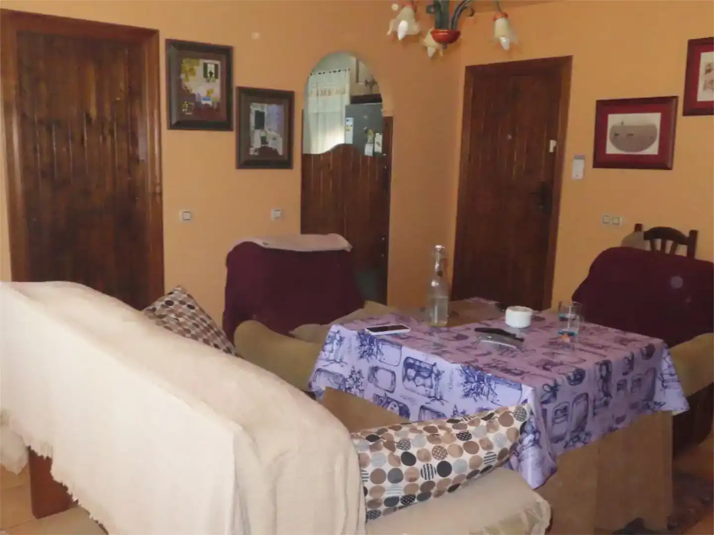 Sala d'estar de Finca rústica en venda en Villar del Rey amb Aire condicionat, Jardí privat i Traster