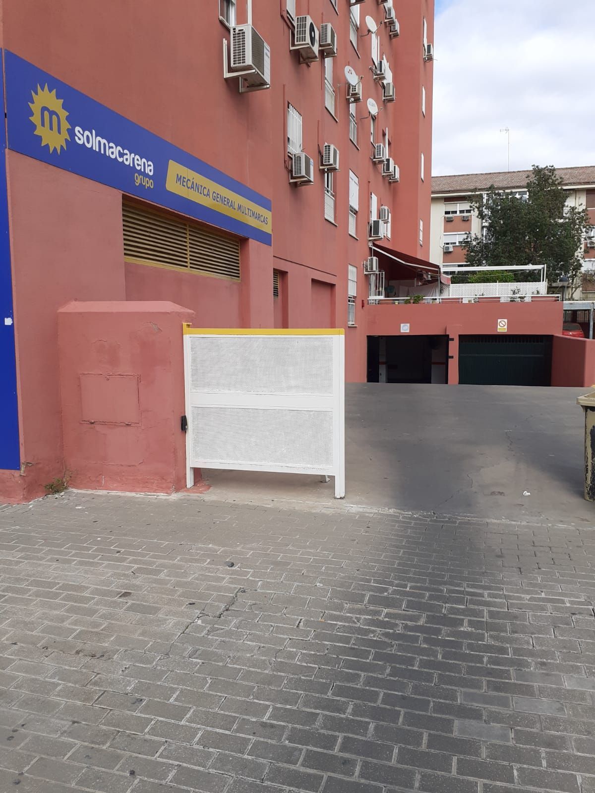 Exterior view of Garage for sale in  Sevilla Capital