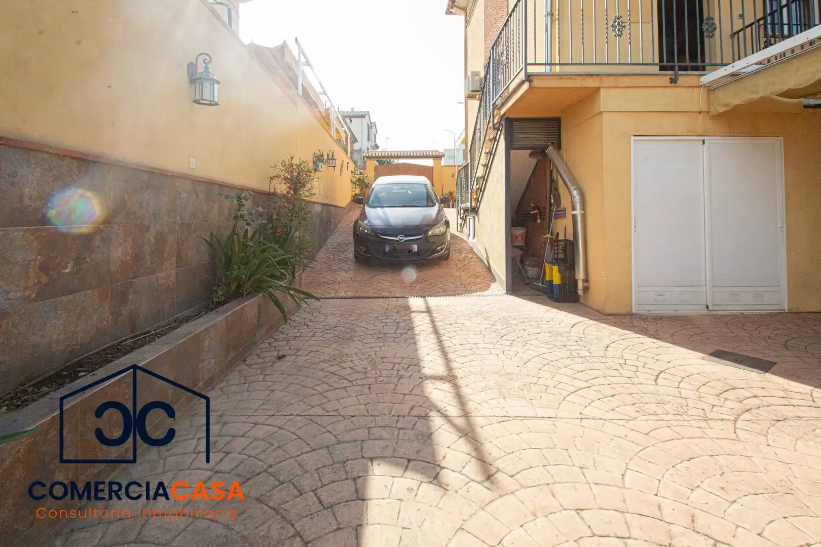 Vista exterior de Casa adosada en venta en Jun con Aire acondicionado, Calefacción y Terraza