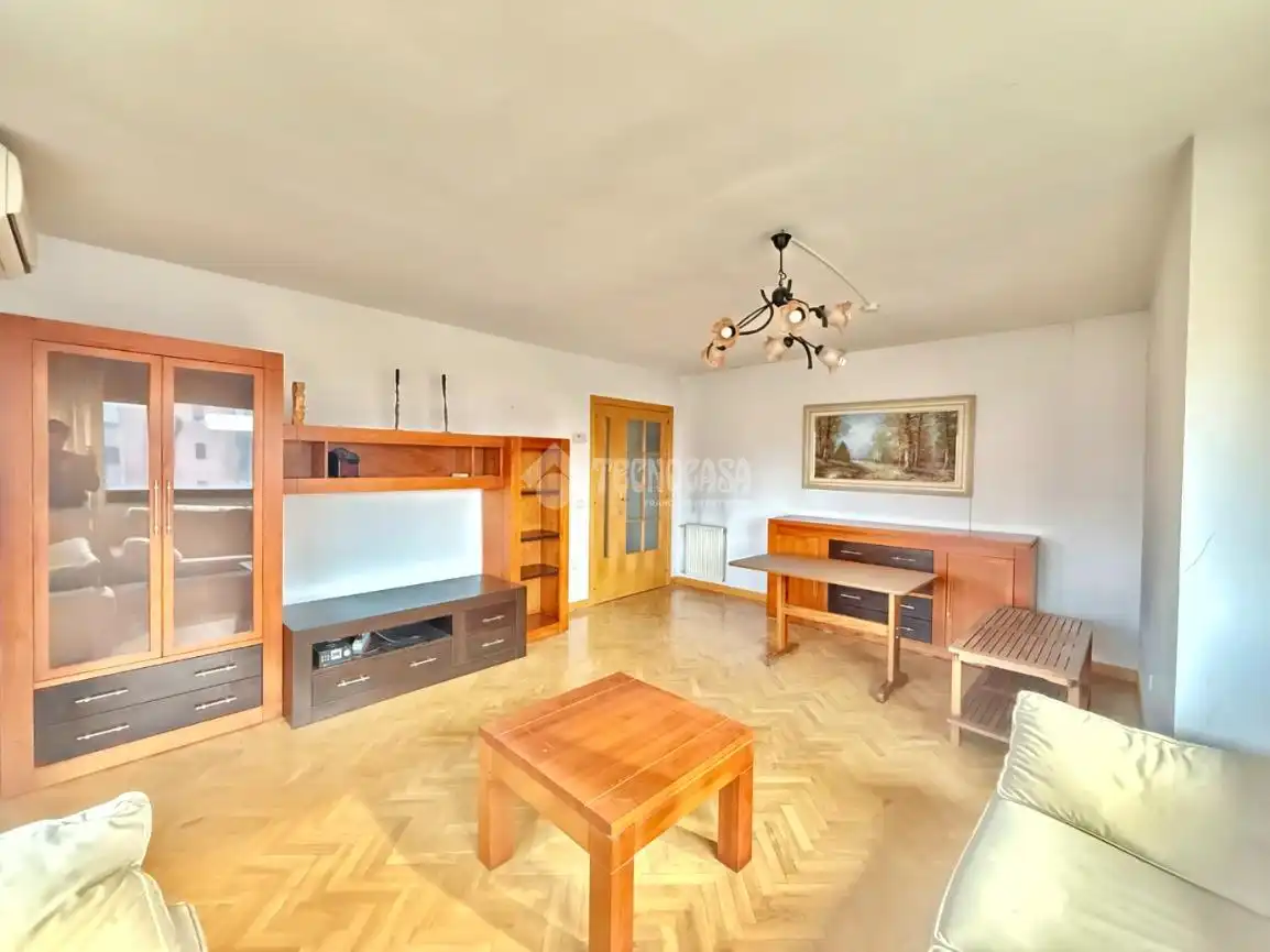 Sala d'estar de Pis en venda en Madrid amb Aire condicionat, Calefacció i Piscina comunitària