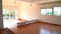 Sala d'estar de Casa o xalet en venda en El Vendrell amb Calefacció, Terrassa i Jacuzzi