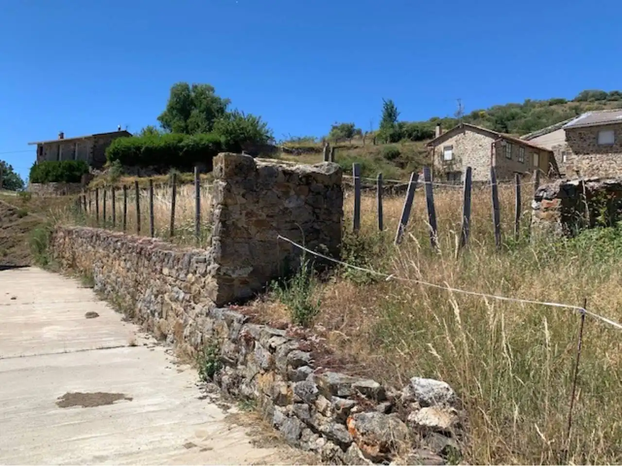 Casa o xalet en venda en La Pernía   amb Jardí privat