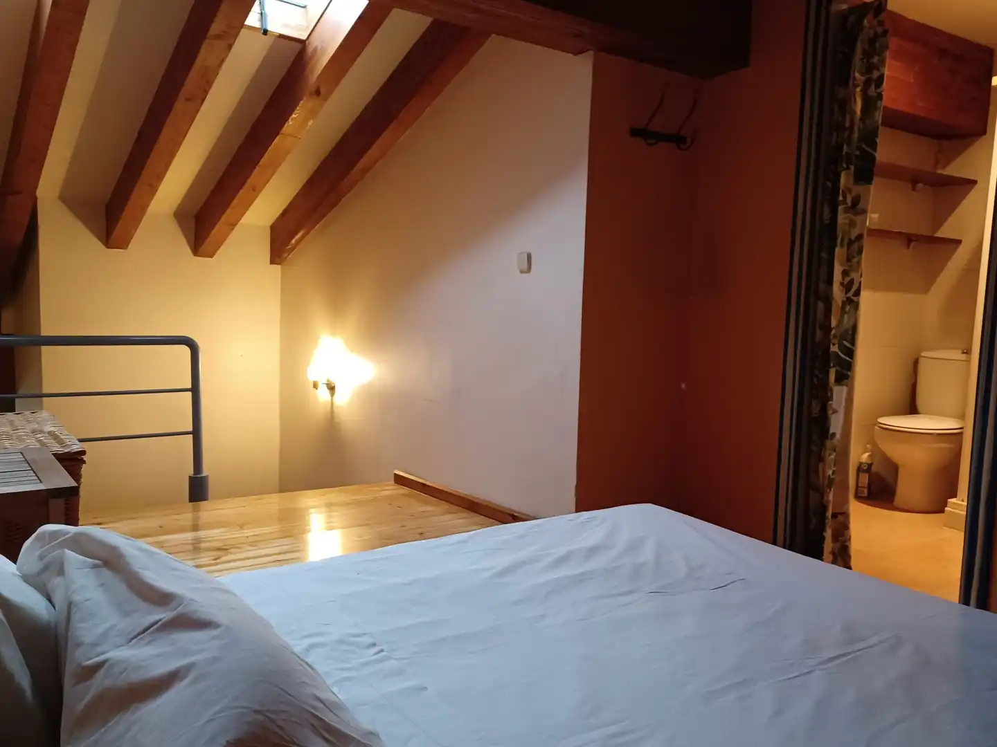 Dormitori de Pis de lloguer en  Pamplona / Iruña amb Calefacció, Parquet i Moblat