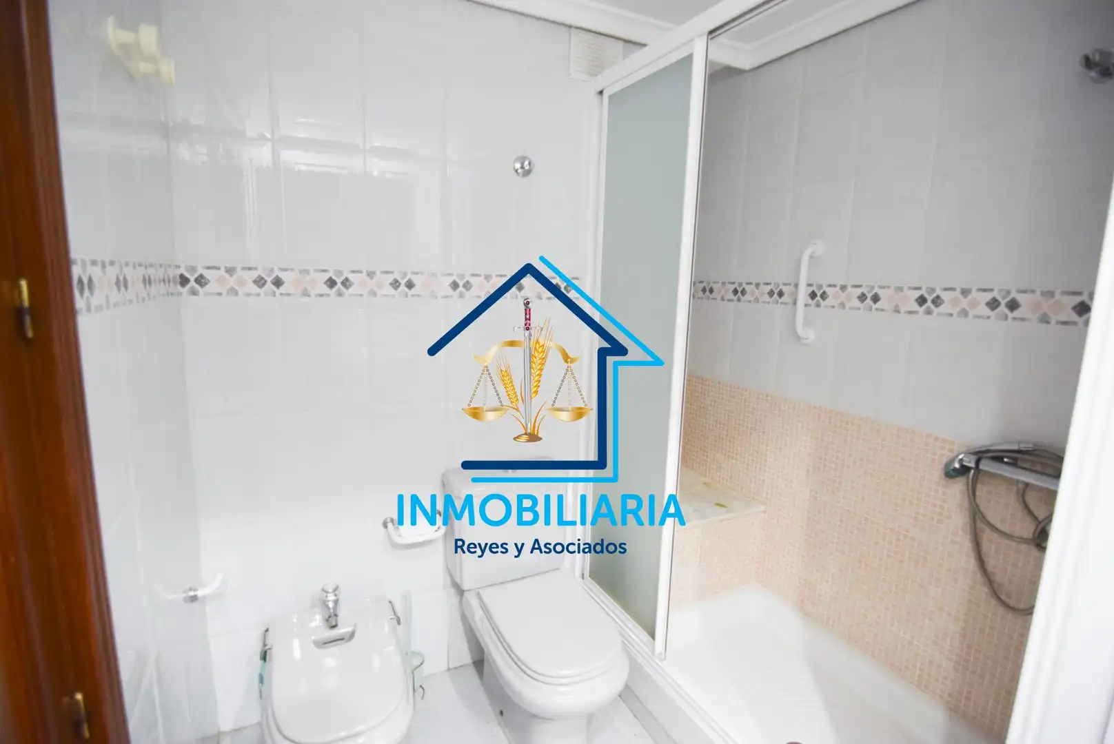 Badezimmer von Wohnung zum Verkauf in Córdoba mit Klimaanlage