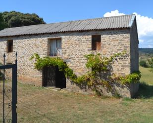 Vista exterior de Casa o xalet en venda en Valle de Hecho amb Jardí privat