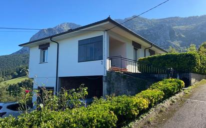 Vista exterior de Casa o xalet en venda en Atxondo amb Jardí privat, Terrassa i Traster