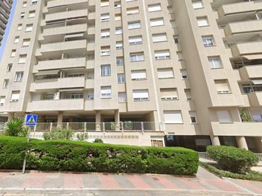 Pis amb balcó en venda a Avenida TURO 9