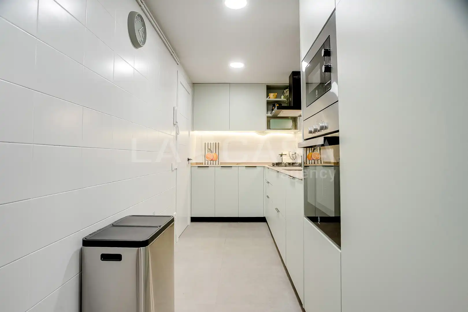 Cocina de Piso en venta en Barcelona con Calefacción, Trastero y Balcón