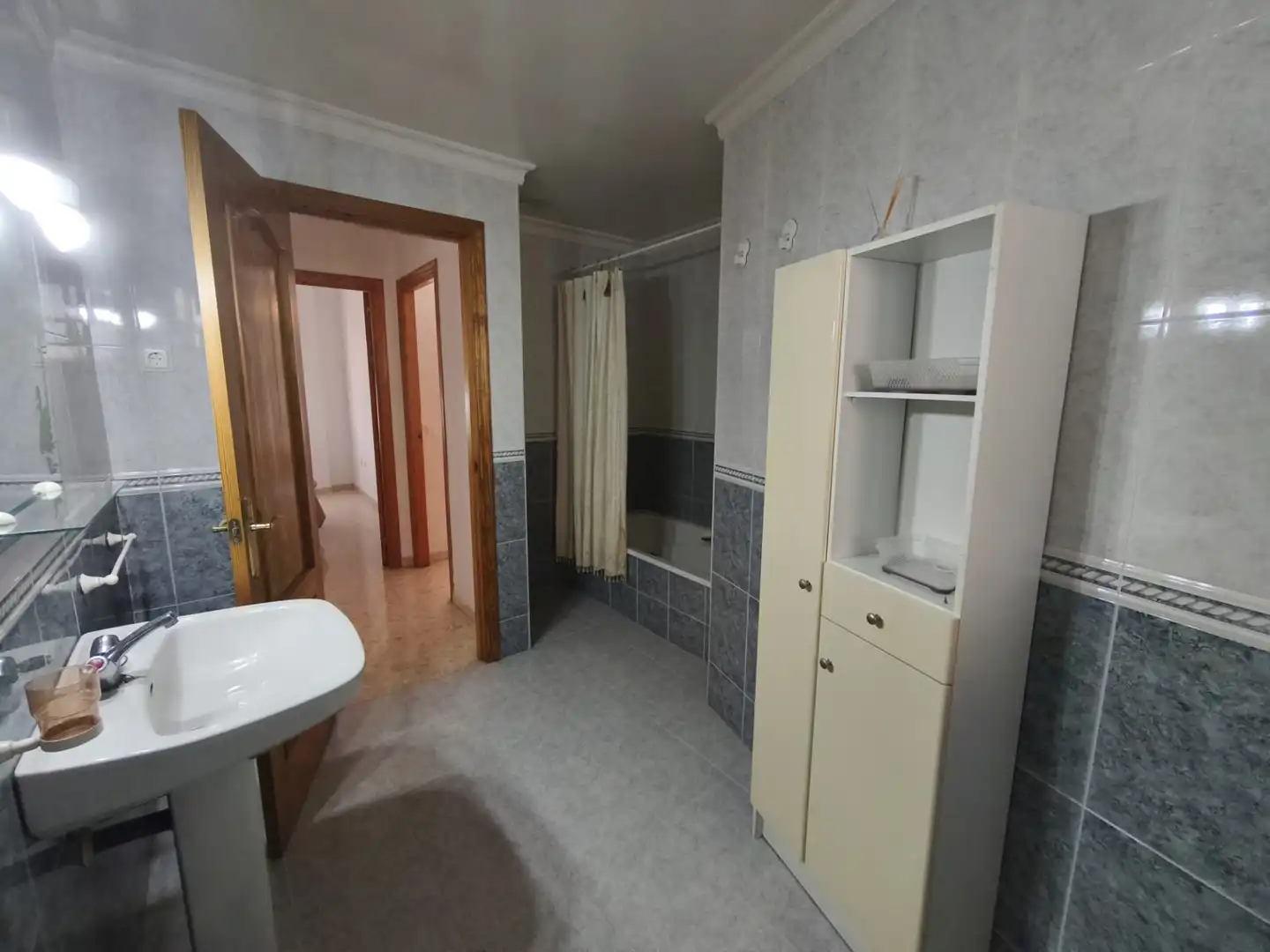 Baño de Piso de alquiler en Cártama con Terraza, Trastero y Amueblado