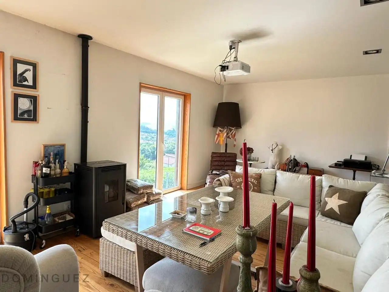 Sala d'estar de Casa o xalet de lloguer en Cangas  amb Calefacció i Jardí privat