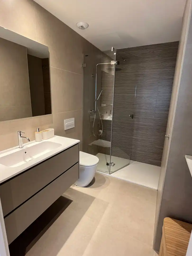 Bathroom of Flat for rent in Lleida  with Air Conditioner, Heating and Parquet flooring