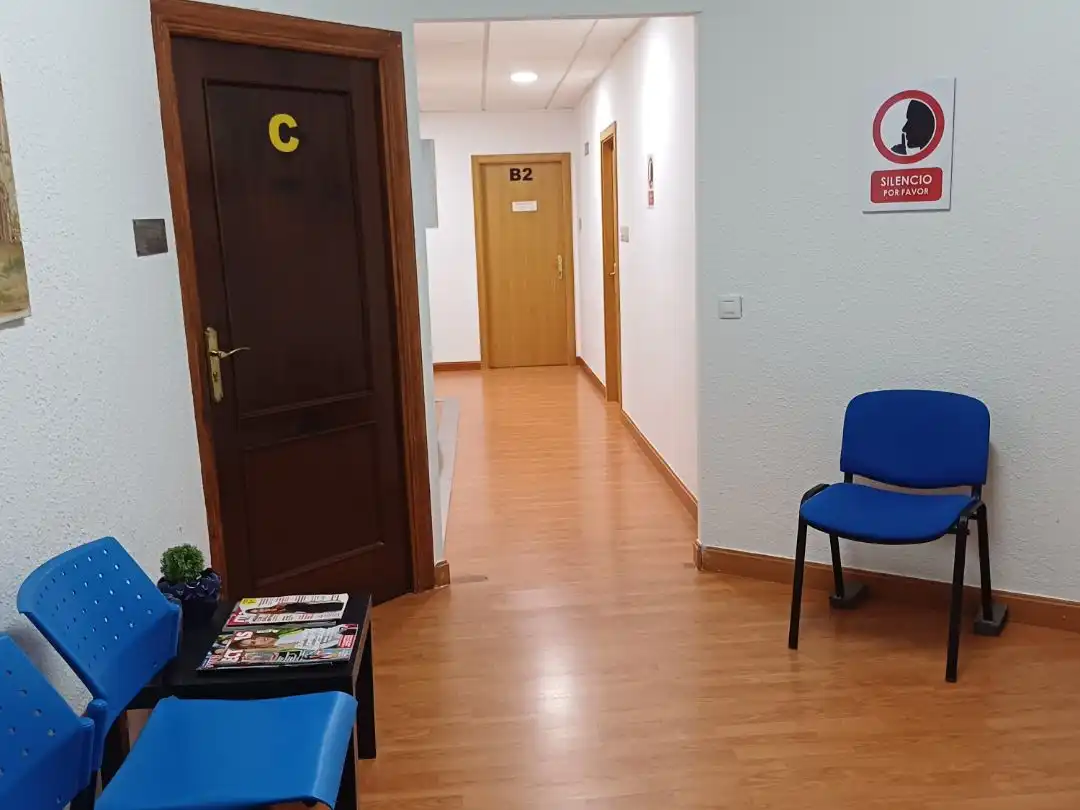 Büro zur Miete in Burgos mit Heizung, Internet und Alarm