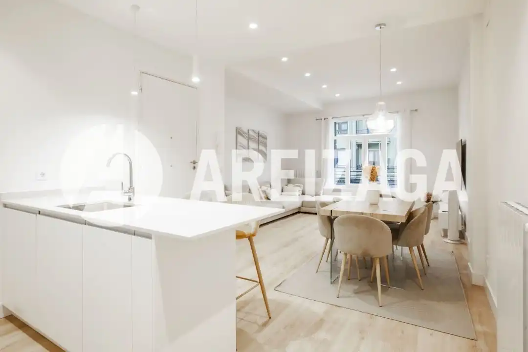 Außenansicht von Wohnung zum Verkauf in Donostia - San Sebastián  mit Heizung und Balkon