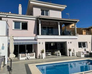 Vista exterior de Casa o xalet en venda en Torremolinos amb Aire condicionat, Jardí privat i Terrassa