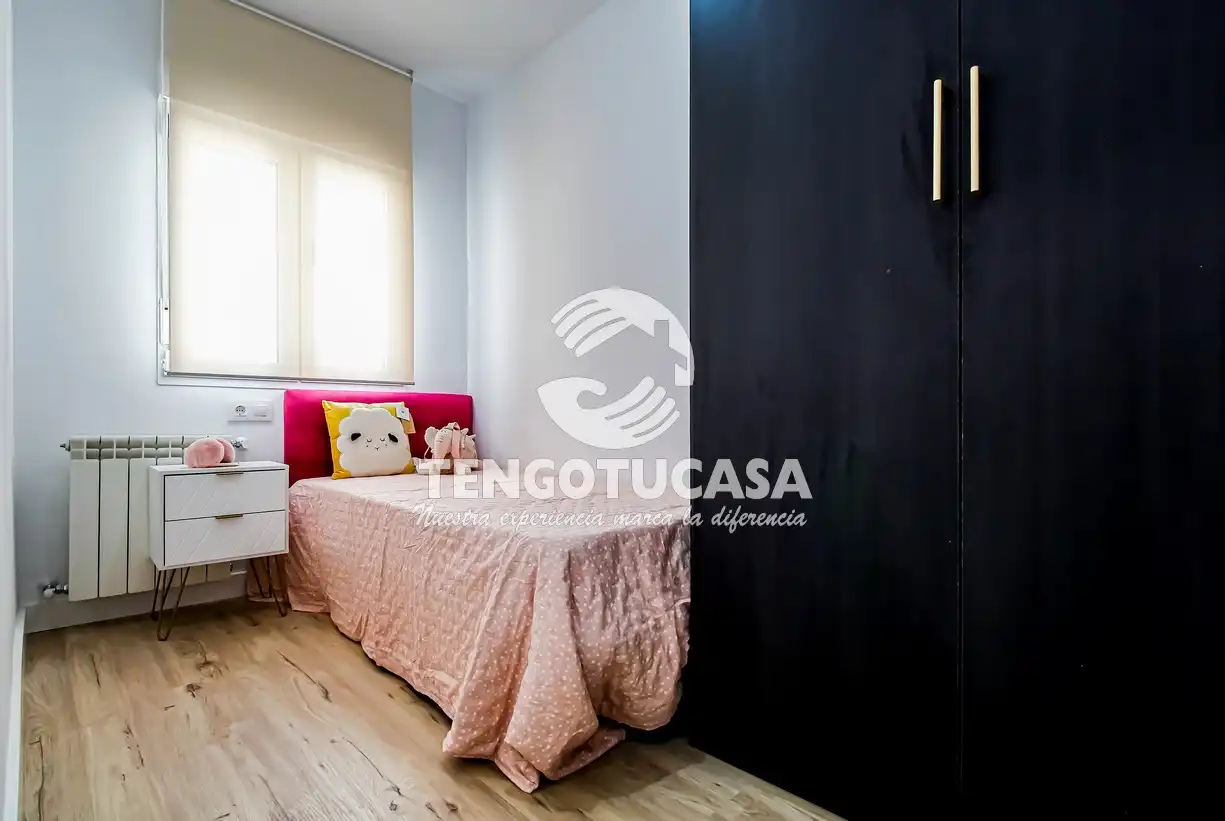 Bedroom of Flat for sale in Madrid  with Air Conditioner, Heating and Furnished
