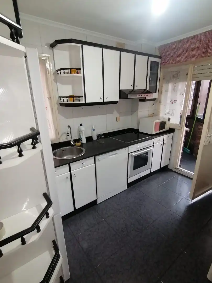 Cocina de Piso en venta en Gijón  con Calefacción, Terraza y Trastero