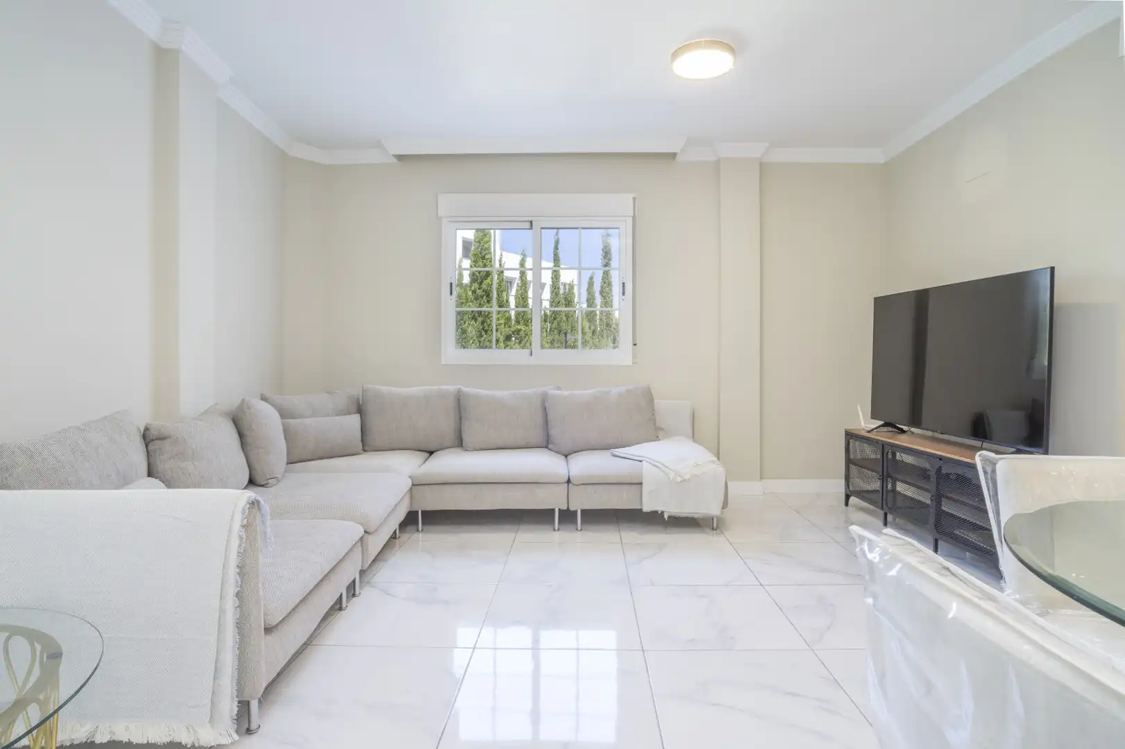 Sala de estar de Planta baja en venta en Marbella con Aire acondicionado, Terraza y Piscina