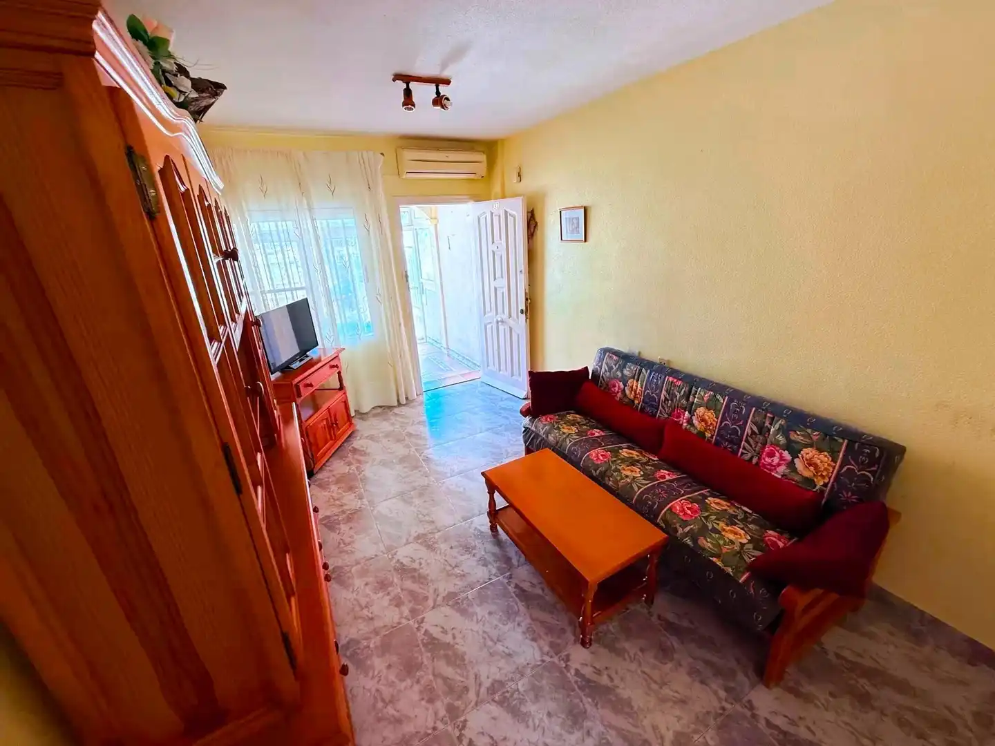 Sala d'estar de Casa adosada en venda en Los Alcázares amb Jardí privat, Terrassa i Traster