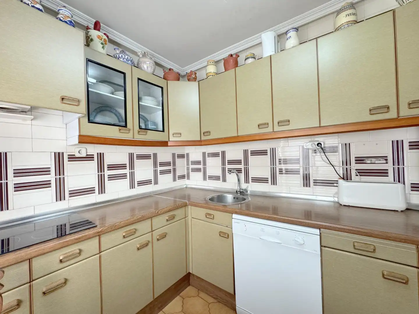 Kitchen of Houses for sale in Candeleda, Ávila