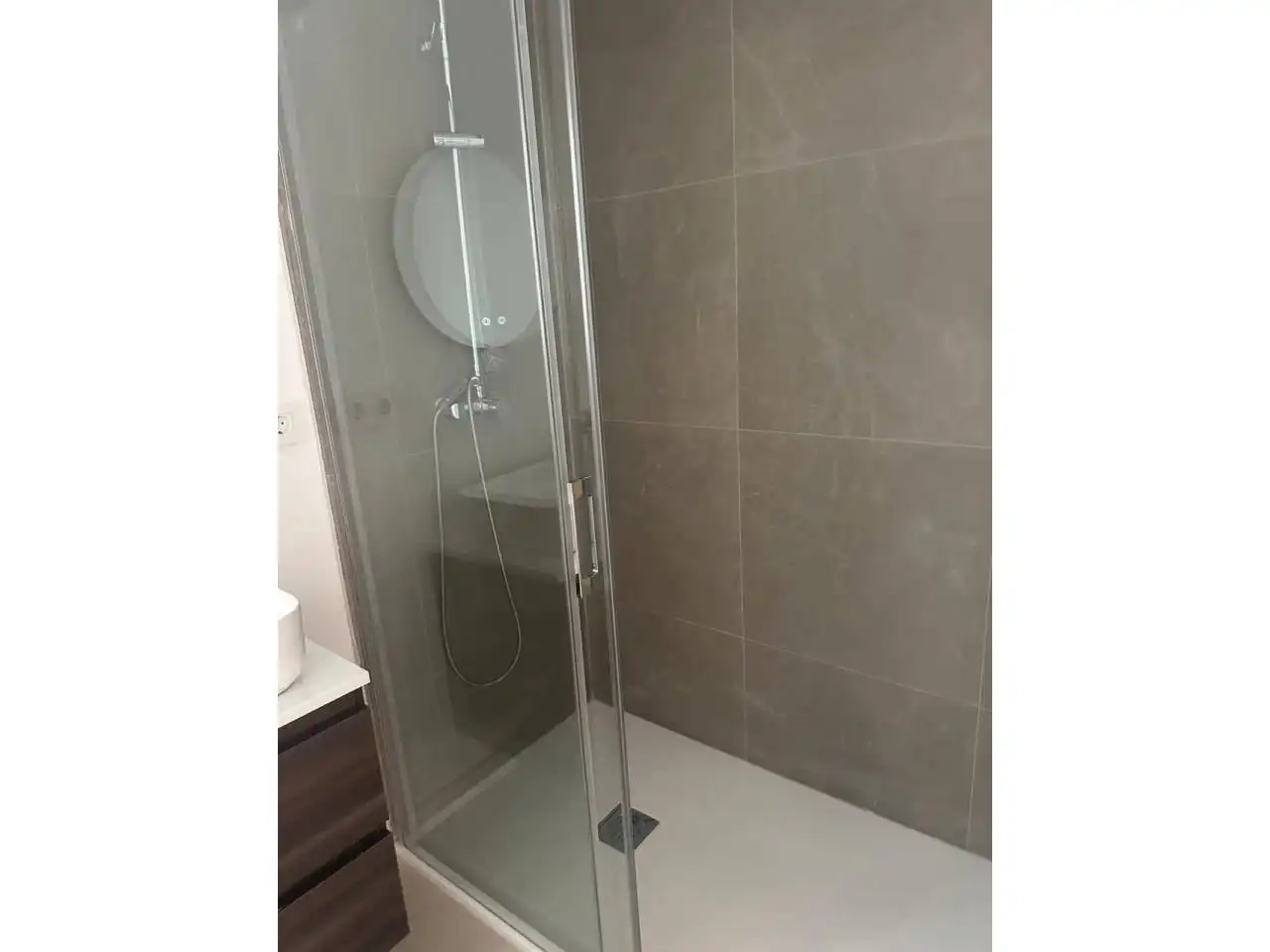 Badezimmer von Wohnung zur Miete in Valencia mit Klimaanlage und Möbliert