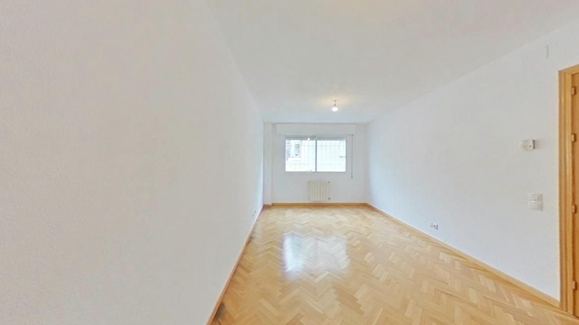 Habitación de Piso en venta en  Madrid Capital con Terraza, Trastero y Horno