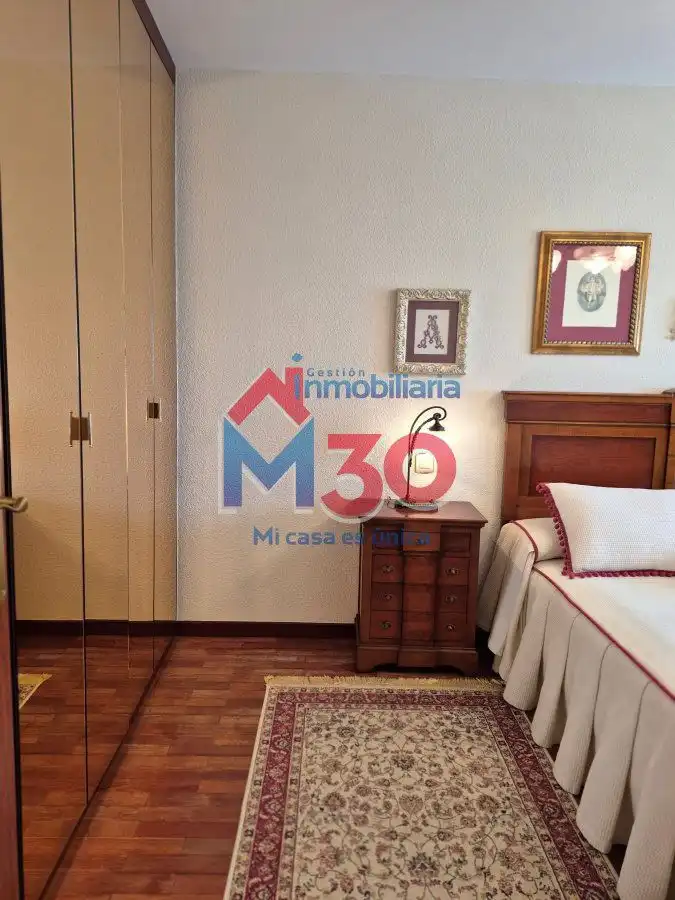 Dormitori de Casa adosada en venda en Miranda de Ebro amb Calefacció, Terrassa i Traster
