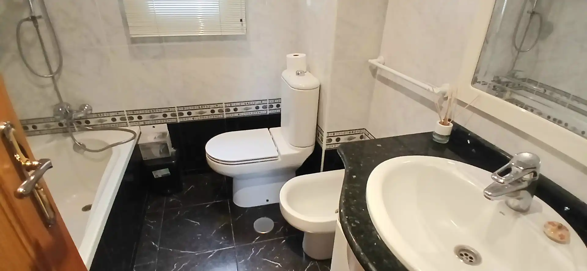Bathroom of Flat for rent in Almería  with Air Conditioner, Terrace and Furnished