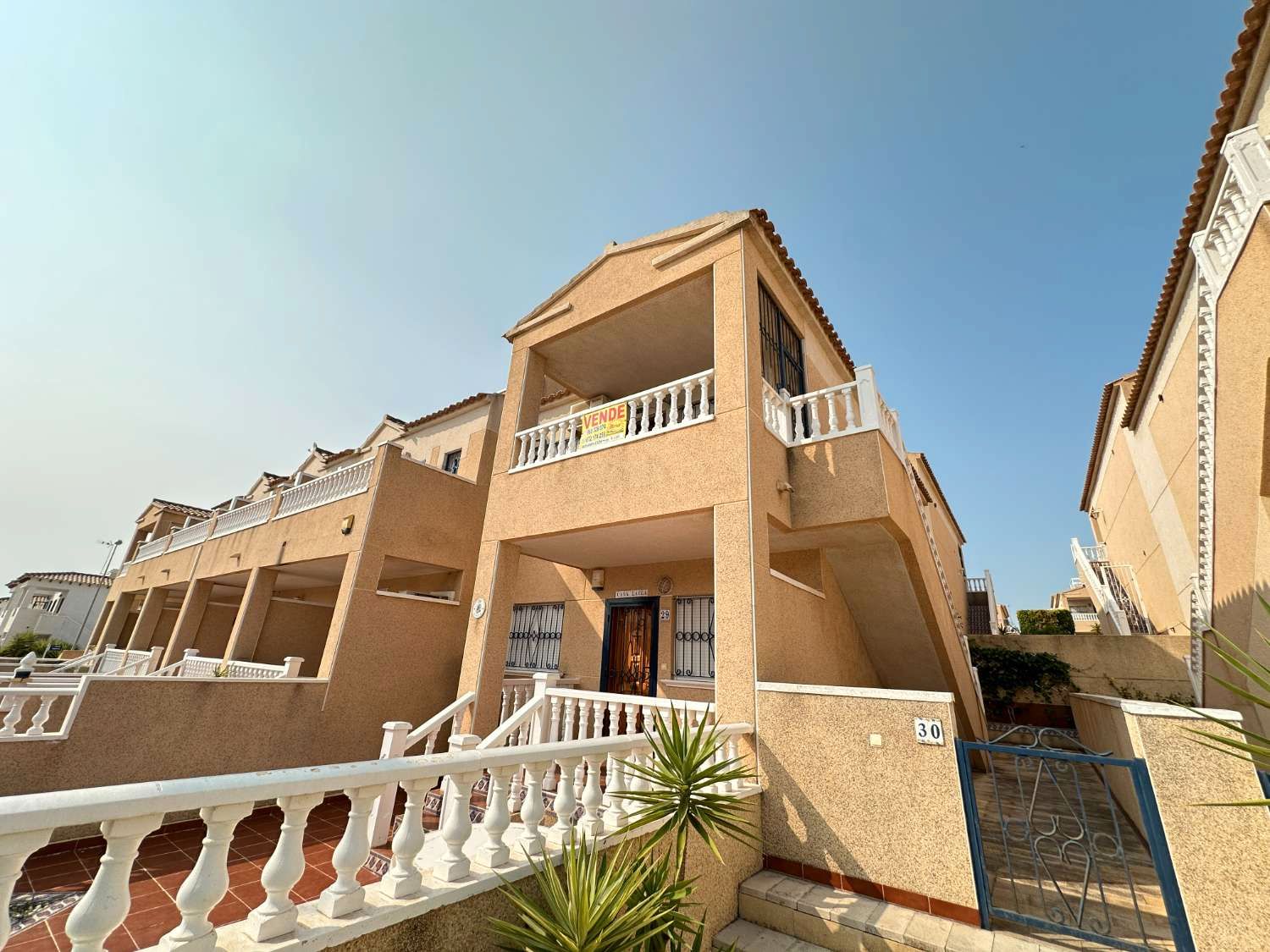 Vista exterior de Apartament en venda en Orihuela amb Piscina