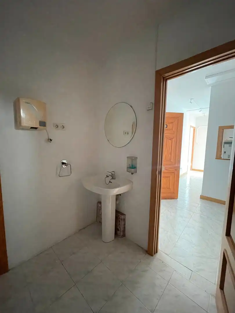 Baño de Oficina de alquiler en Alcalá de Henares