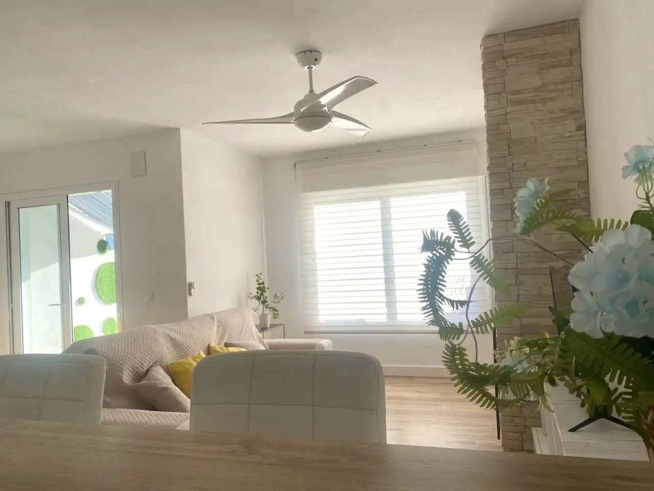 Wohnzimmer von Einfamilien-Reihenhaus zur Miete in Vélez-Málaga mit Klimaanlage, Terrasse und Möbliert